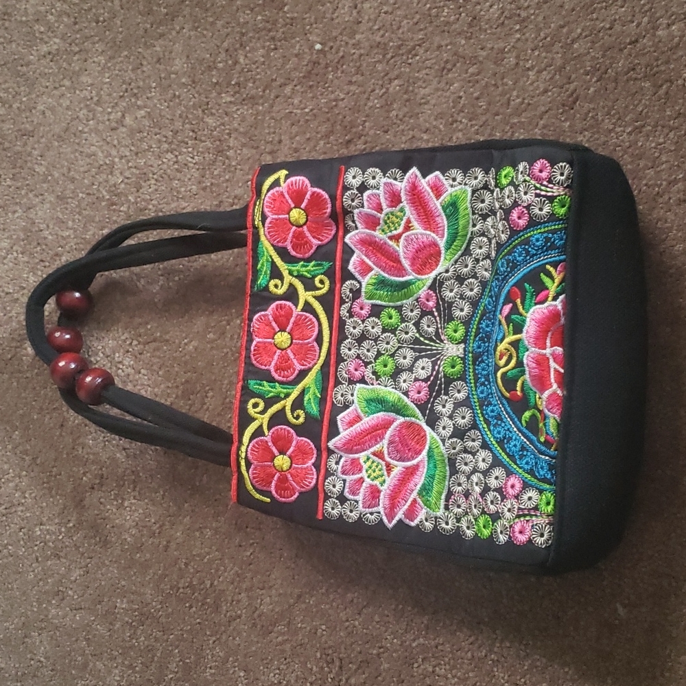 No brand small floral bag with two zipper compartments